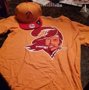 Vintage Tampa Bay Buccaneers T-Shirt!!
